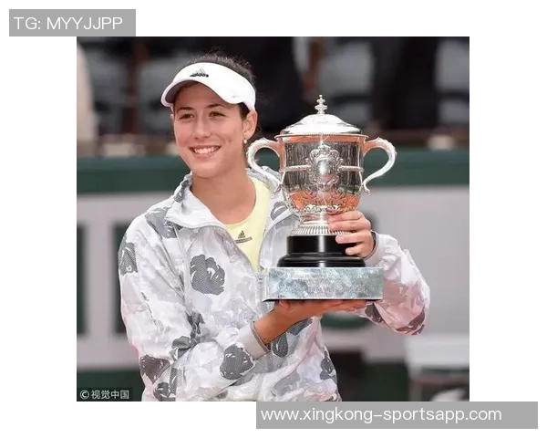 海港庆祝20周年纪念徽标增添冠军奖杯象征辉煌成就