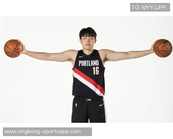 杨瀚森在开拓者G联盟中不断挑战体能锻炼适应能力提升个人竞技水平