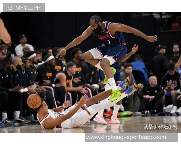 梦回巅峰时刻莱昂纳德半场狂砍21分续写20传奇生涯第2长纪录